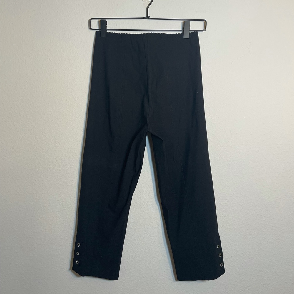 Pre-owned black capri
